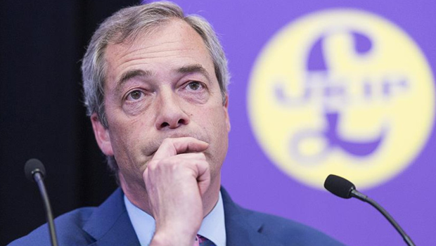 İngiltere'de aşırı sağcı parti lideri Farage hakkında 5 milyon sterlinlik bağış soruşturması başlatıldı