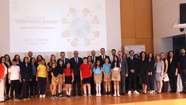 “Dünyada barış” konulu kompozisyon yarışmasının ödül töreni yapıldı