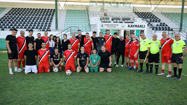 Meclis futbol takımı Üniversite Öğrencileri Derneği ile karşı karşıya geldi