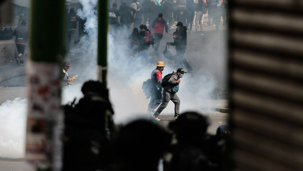 Bolivya'da hükümetin istifası talebiyle başlayan protestolar sürüyor