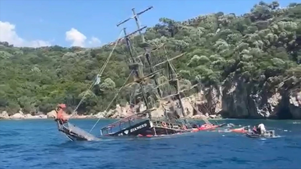 Marmaris'te tur teknesi battı 110 yolcu kurtarıldı