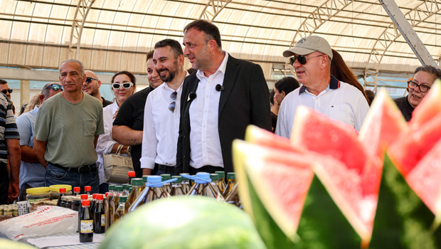 TDP heyeti Girne’de pazar esnafını ziyaret etti